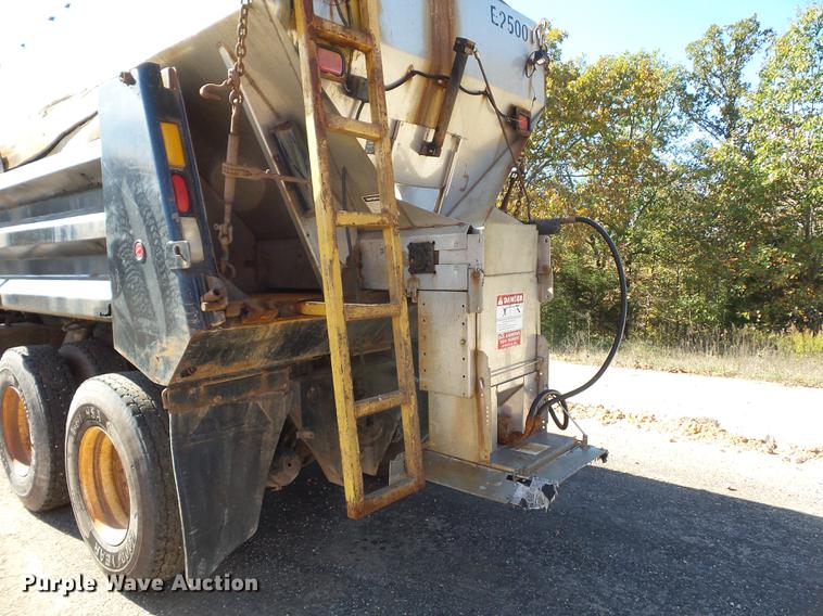 image for item BV9213 2001 Freightliner FLD120 dump truck