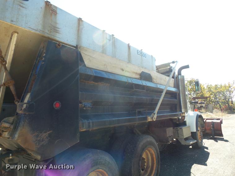 image for item BV9213 2001 Freightliner FLD120 dump truck