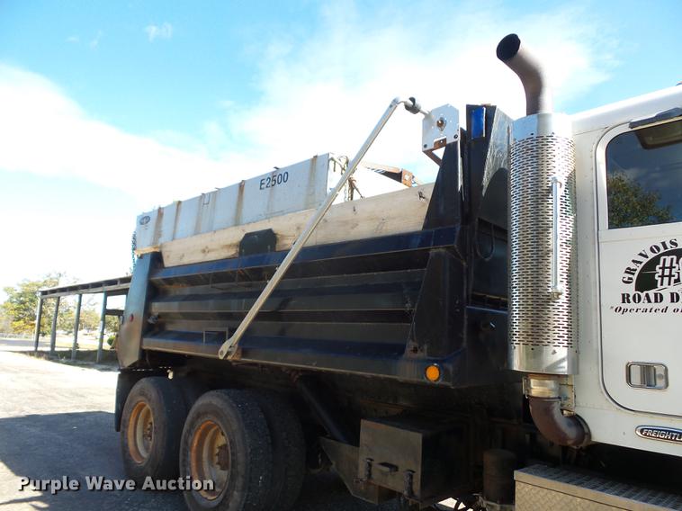 image for item BV9213 2001 Freightliner FLD120 dump truck