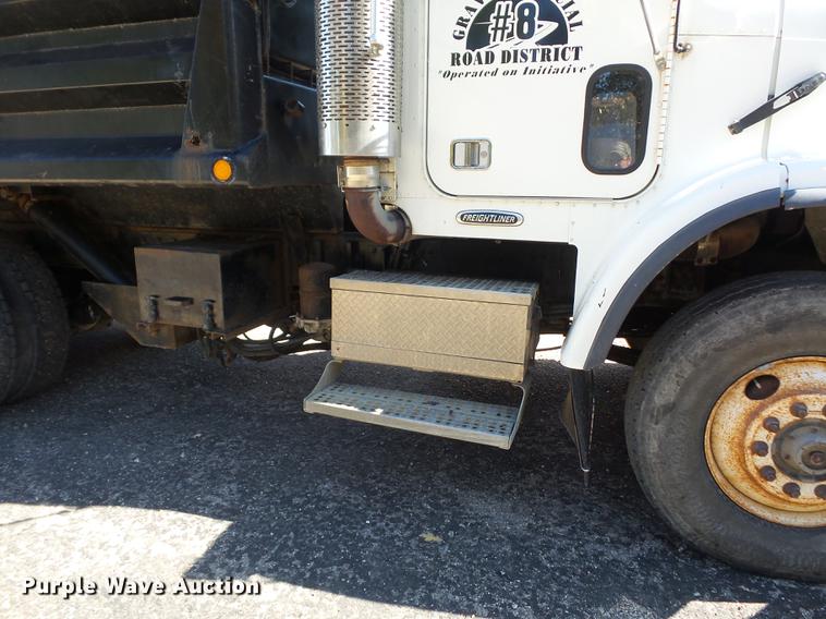 image for item BV9213 2001 Freightliner FLD120 dump truck