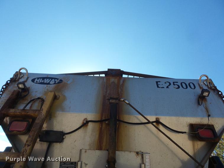 image for item BV9213 2001 Freightliner FLD120 dump truck