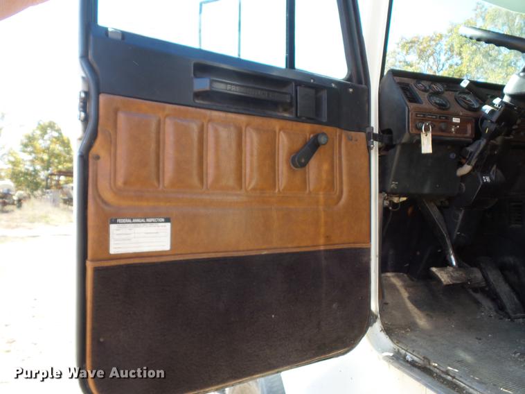 image for item BV9213 2001 Freightliner FLD120 dump truck