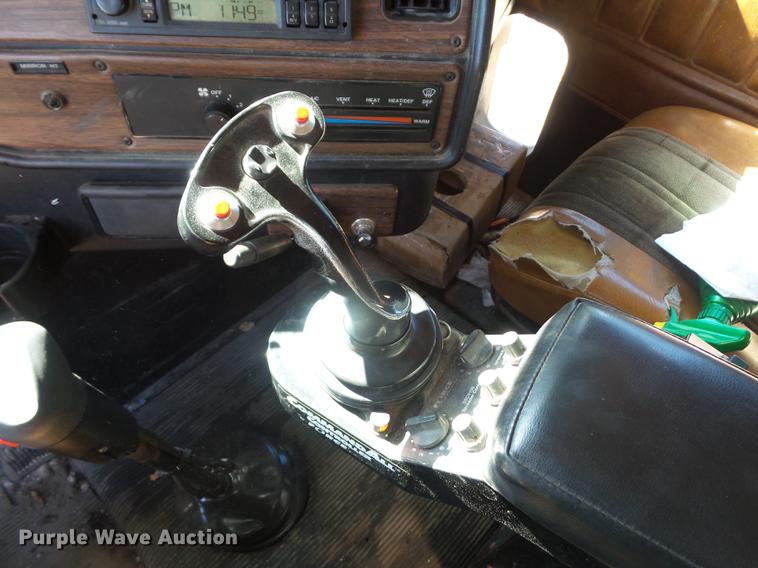 image for item BV9213 2001 Freightliner FLD120 dump truck