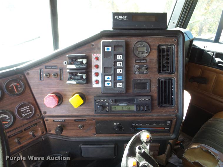 image for item BV9213 2001 Freightliner FLD120 dump truck