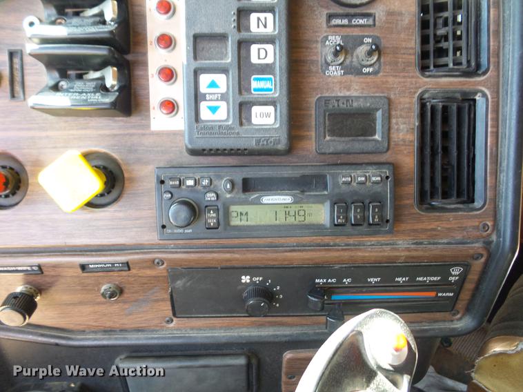 image for item BV9213 2001 Freightliner FLD120 dump truck