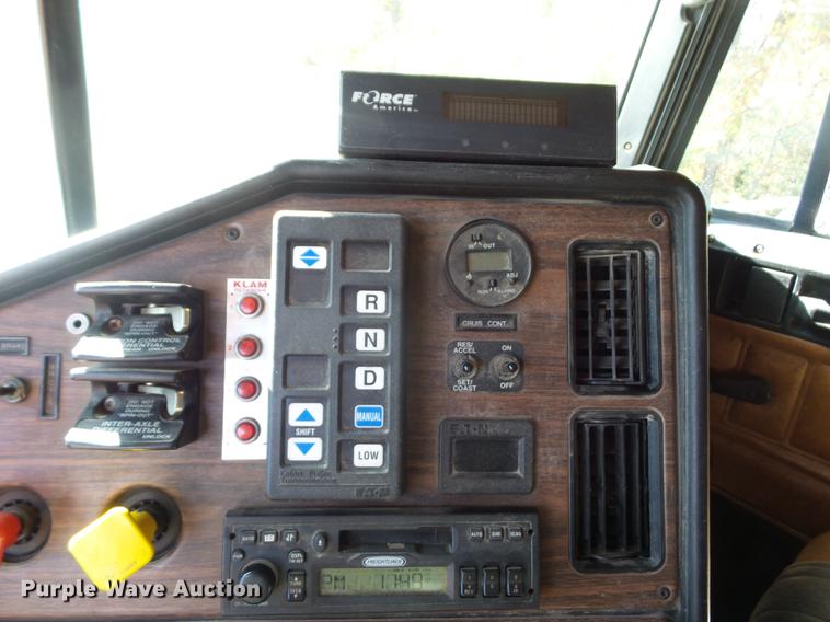 image for item BV9213 2001 Freightliner FLD120 dump truck