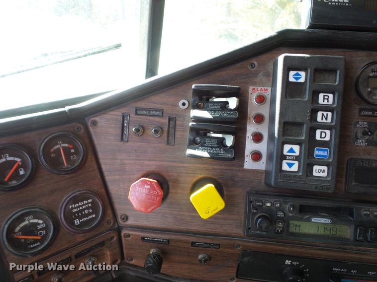 image for item BV9213 2001 Freightliner FLD120 dump truck