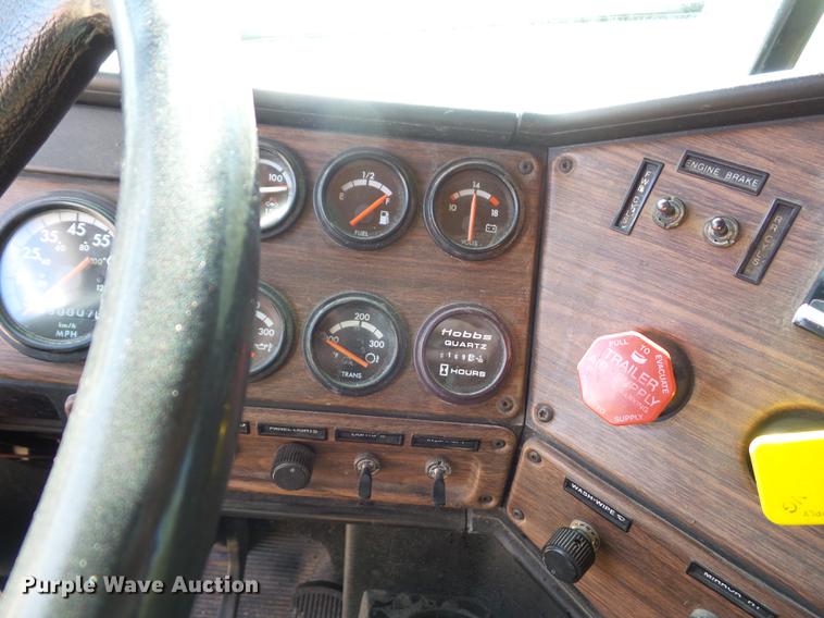 image for item BV9213 2001 Freightliner FLD120 dump truck