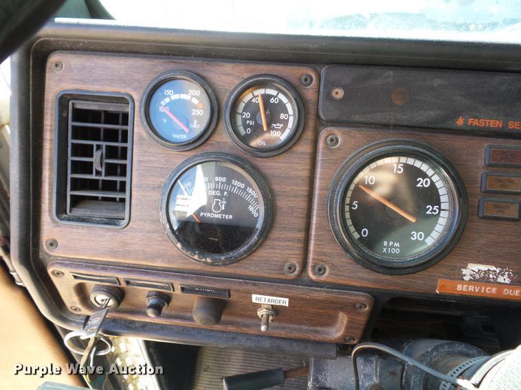 image for item BV9213 2001 Freightliner FLD120 dump truck