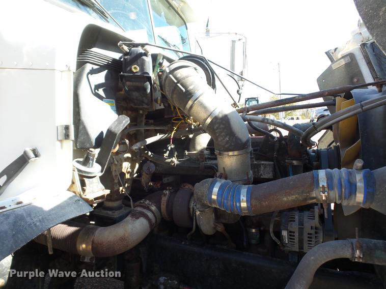 image for item BV9213 2001 Freightliner FLD120 dump truck