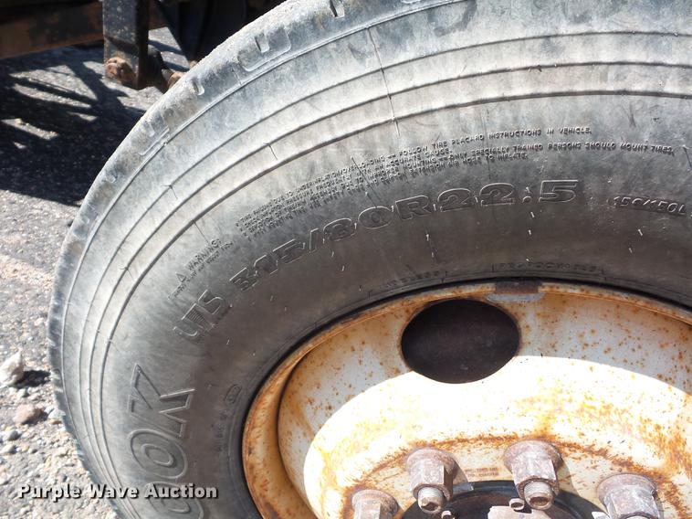 image for item BV9213 2001 Freightliner FLD120 dump truck