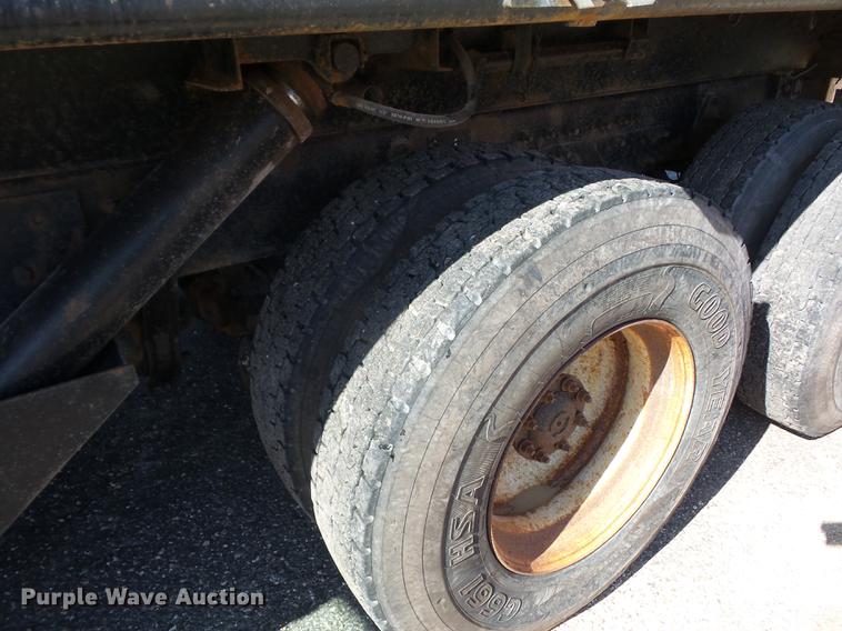 image for item BV9213 2001 Freightliner FLD120 dump truck