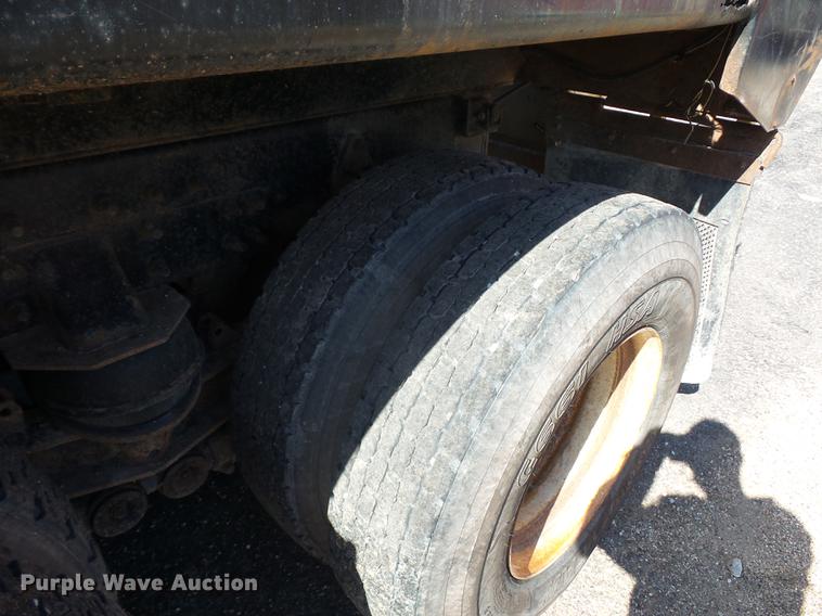 image for item BV9213 2001 Freightliner FLD120 dump truck