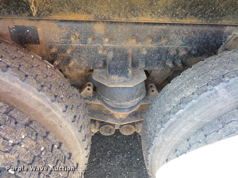 image for item BV9213 2001 Freightliner FLD120 dump truck