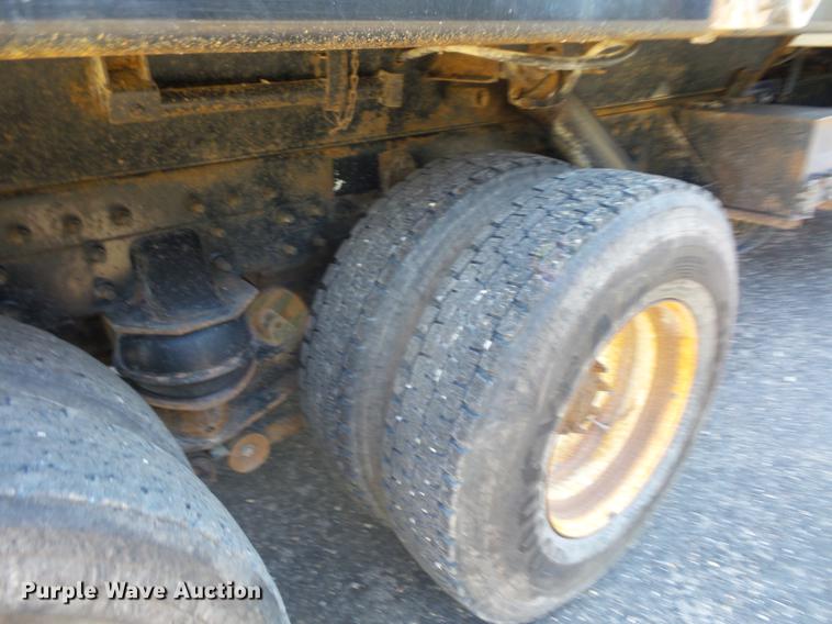 image for item BV9213 2001 Freightliner FLD120 dump truck