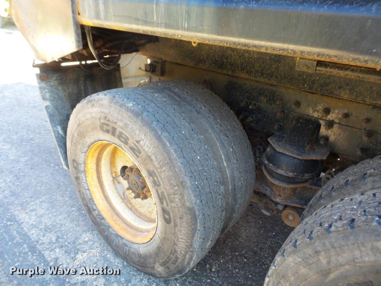 image for item BV9213 2001 Freightliner FLD120 dump truck