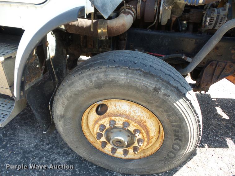 image for item BV9213 2001 Freightliner FLD120 dump truck