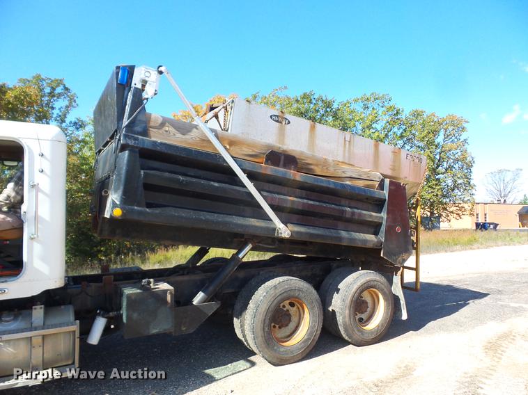 image for item BV9213 2001 Freightliner FLD120 dump truck