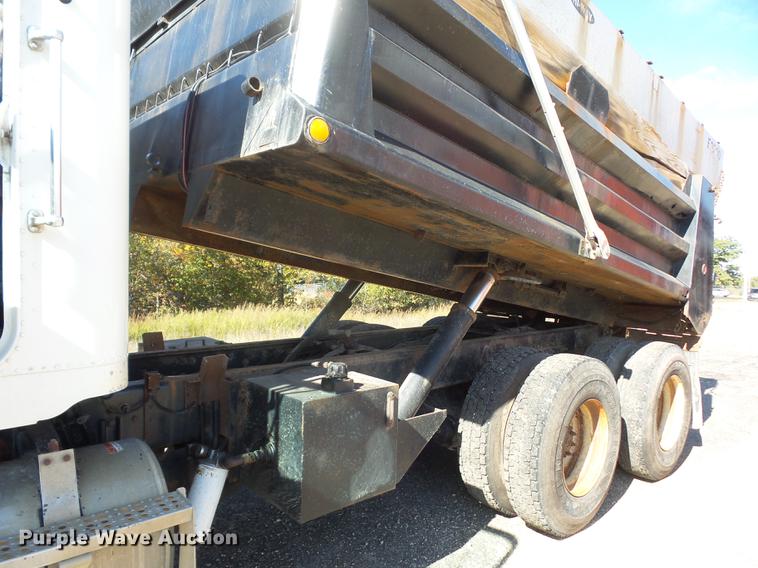 image for item BV9213 2001 Freightliner FLD120 dump truck