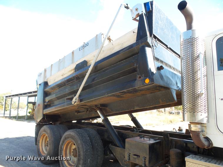 image for item BV9213 2001 Freightliner FLD120 dump truck