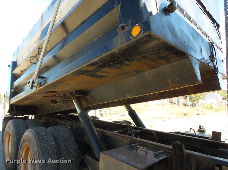 image for item BV9213 2001 Freightliner FLD120 dump truck