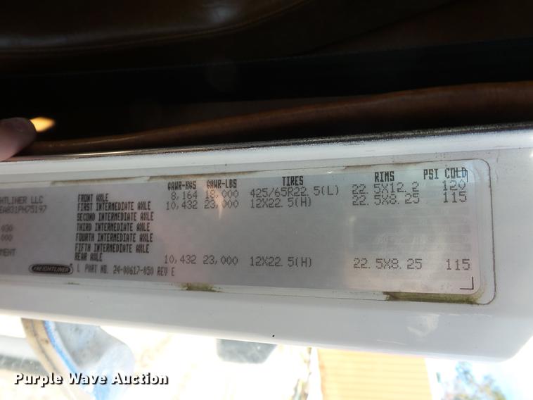 image for item BV9213 2001 Freightliner FLD120 dump truck