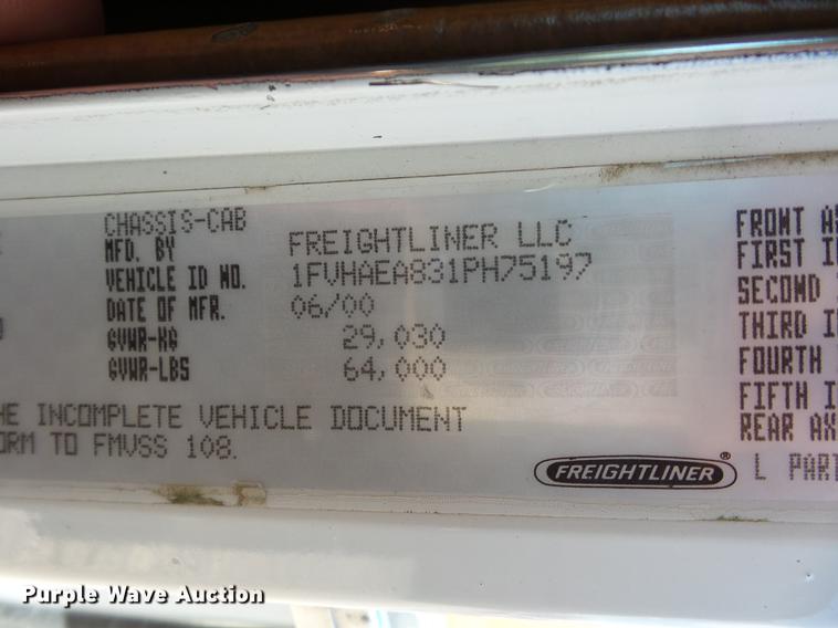 image for item BV9213 2001 Freightliner FLD120 dump truck