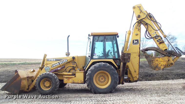 image for item DA7009 1995 John Deere 710D backhoe