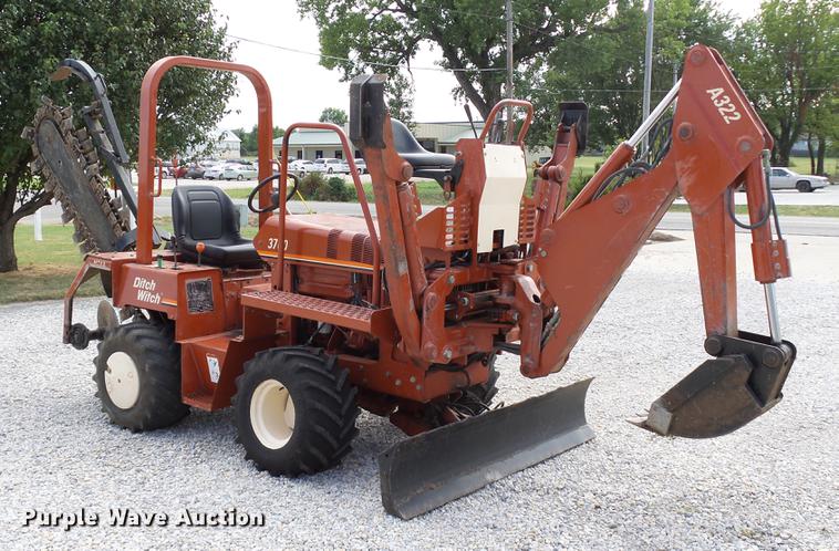 image for item DB4210 2000 Ditch Witch 3700DD trencher