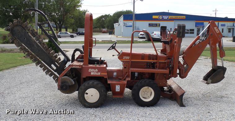 image for item DB4210 2000 Ditch Witch 3700DD trencher