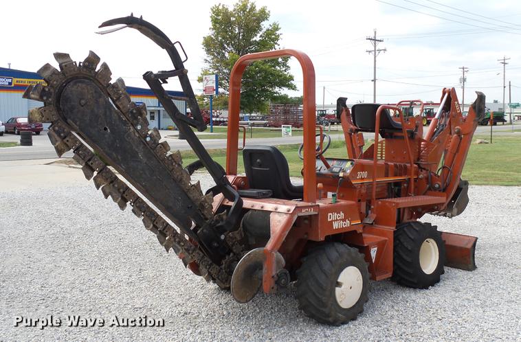 image for item DB4210 2000 Ditch Witch 3700DD trencher
