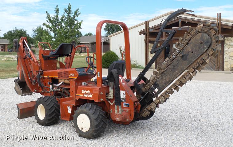 image for item DB4210 2000 Ditch Witch 3700DD trencher