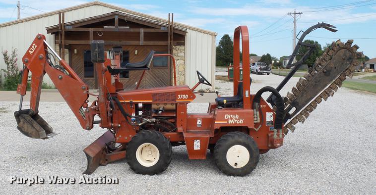 image for item DB4210 2000 Ditch Witch 3700DD trencher