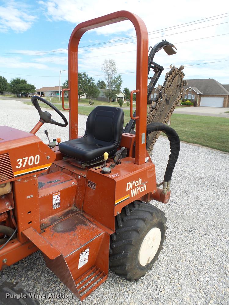 image for item DB4210 2000 Ditch Witch 3700DD trencher