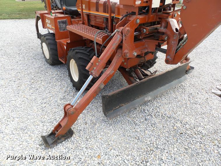 image for item DB4210 2000 Ditch Witch 3700DD trencher