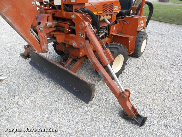 image for item DB4210 2000 Ditch Witch 3700DD trencher