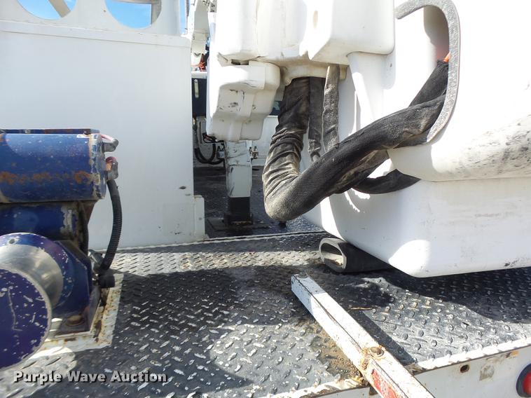image for item DB5906 2009 Dodge Ram 5500 bucket truck