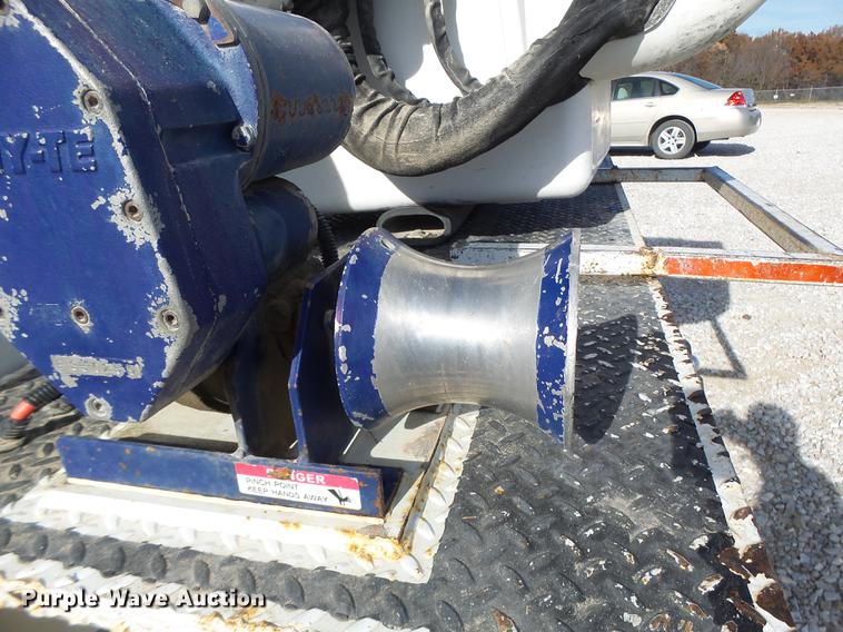 image for item DB5906 2009 Dodge Ram 5500 bucket truck