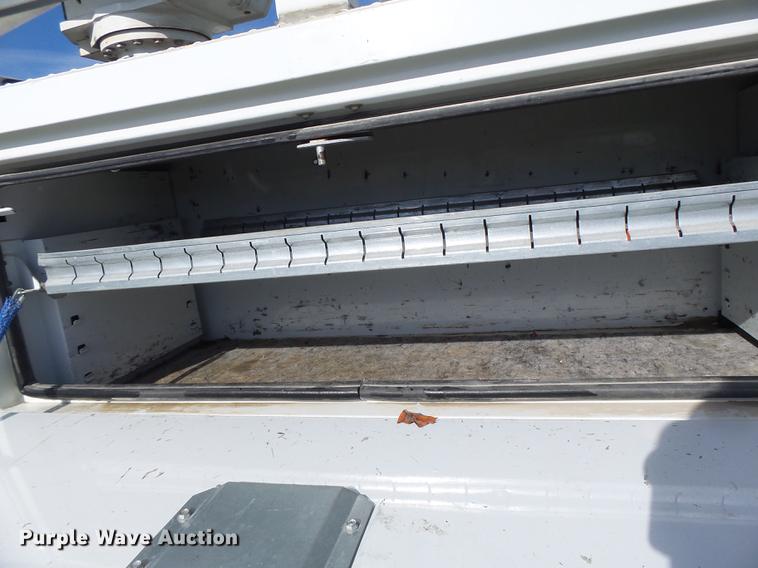 image for item DB5906 2009 Dodge Ram 5500 bucket truck