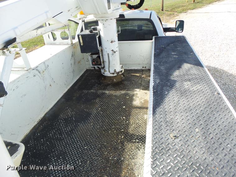 image for item DB5906 2009 Dodge Ram 5500 bucket truck