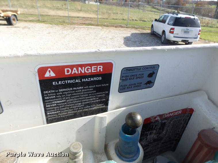 image for item DB5906 2009 Dodge Ram 5500 bucket truck