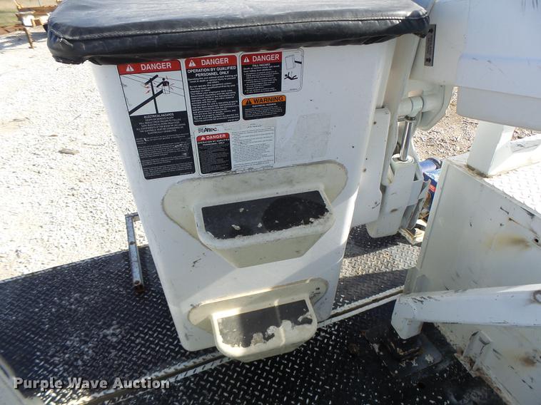 image for item DB5906 2009 Dodge Ram 5500 bucket truck