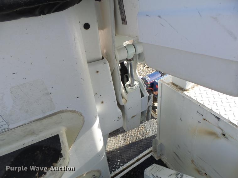 image for item DB5906 2009 Dodge Ram 5500 bucket truck