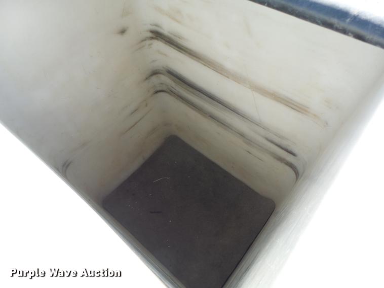 image for item DB5906 2009 Dodge Ram 5500 bucket truck