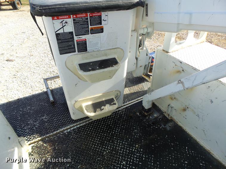 image for item DB5906 2009 Dodge Ram 5500 bucket truck