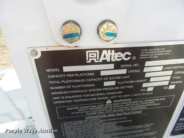 image for item DB5906 2009 Dodge Ram 5500 bucket truck