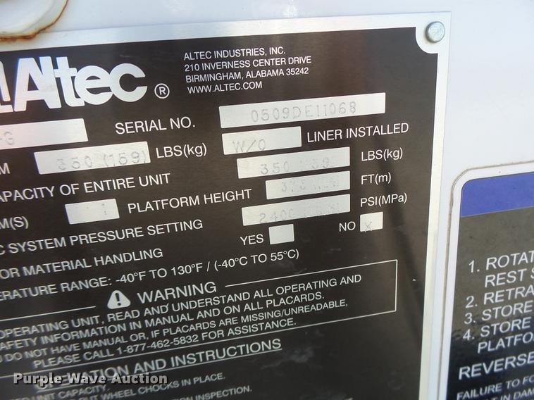 image for item DB5906 2009 Dodge Ram 5500 bucket truck