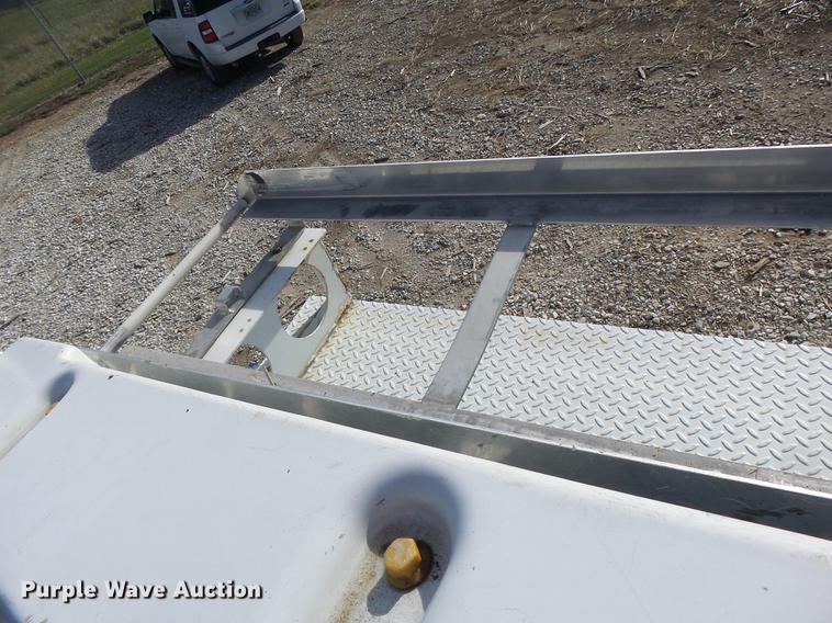 image for item DB5906 2009 Dodge Ram 5500 bucket truck