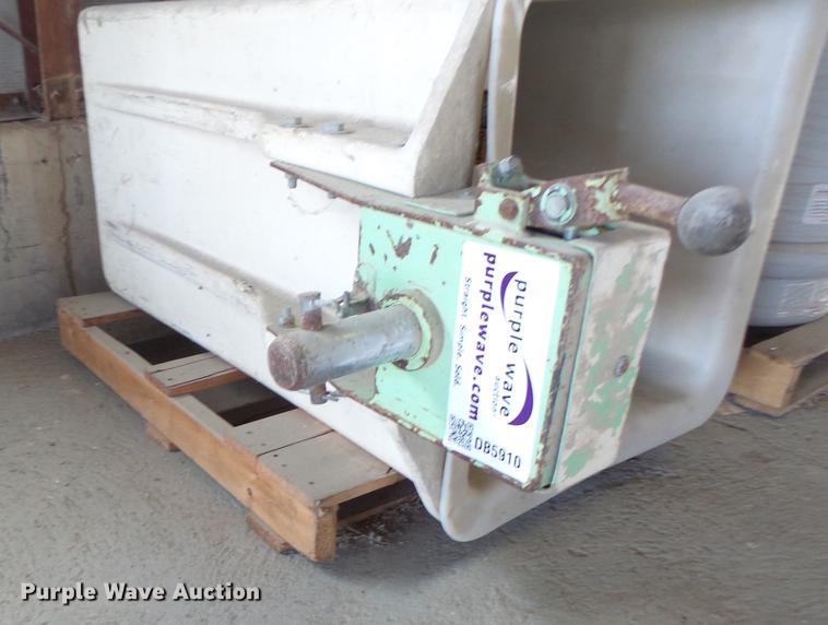 image for item DB5910 Fiberglass man basket