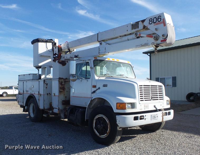 image for item DB6351 1996 International 4900 bucket truck